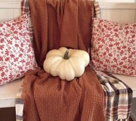 cozy fall entryway decor to bring autumn warmth into your home