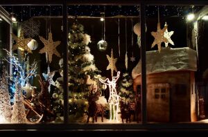 Ready to make a statement? Try this showstopping holiday color combo