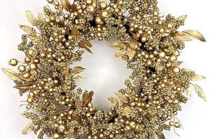 Upgrade your door with these stunning wreaths (classic and unique options)