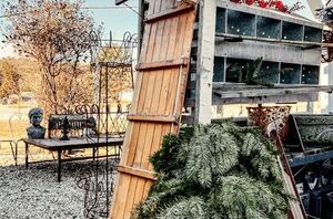 5 genius ways to use wooden sleds to decorate