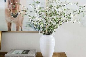 A designer's guide to creating the perfect console table setup every time