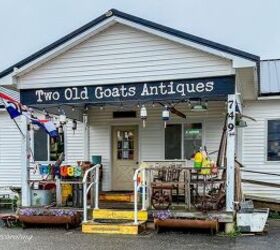 She mixed coastal and cottage thrift finds and the result is so charming