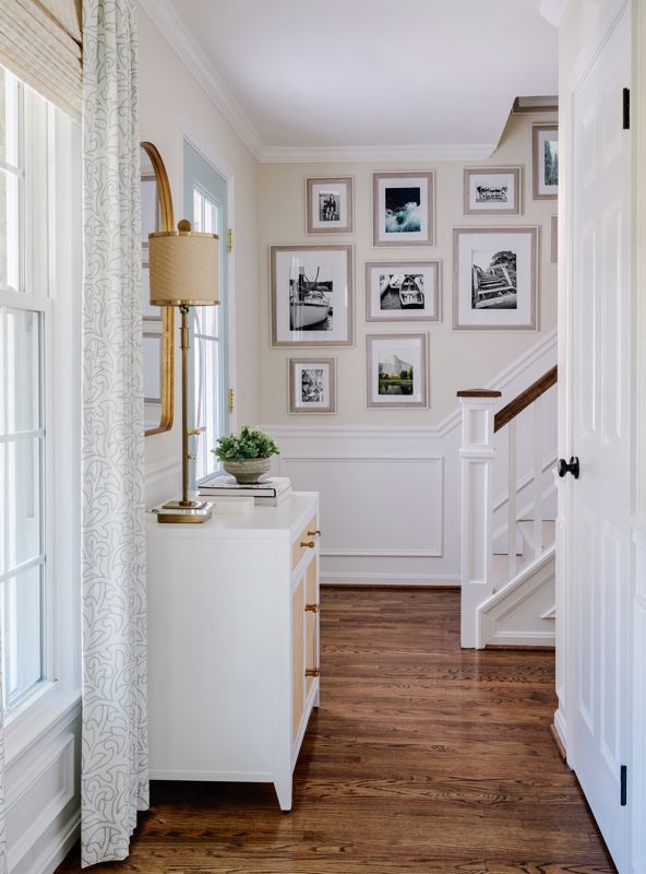 How to Decorate a Long Blank Wall: Stunning Ideas That Transform