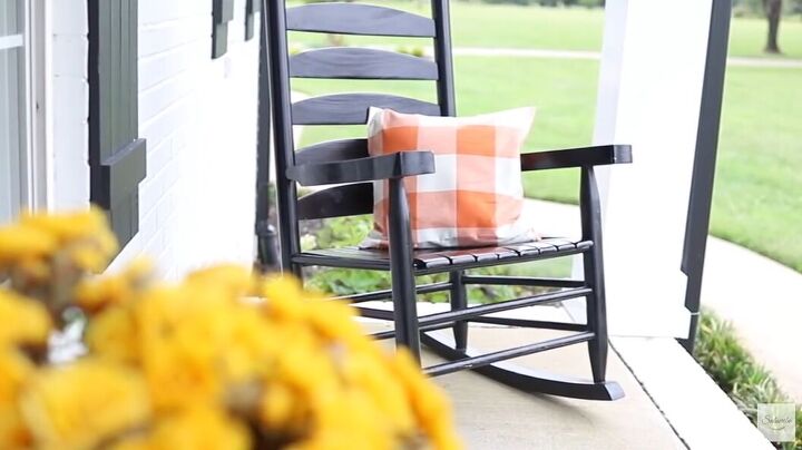 Breaking Fall Rocking Chair DIY Fall Decor Ideas: Centerpieces, Tables, and More! | Redesign