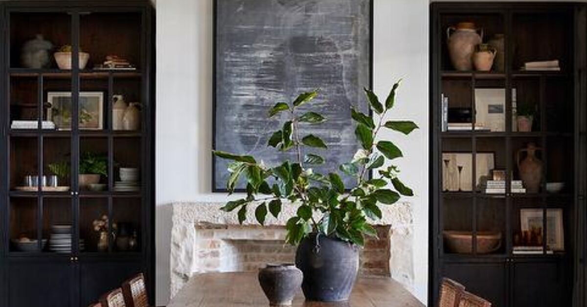 The Dining Table Shape That’s Replacing Rectangles in 2025 | Redesign