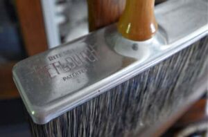 How she's using old paint brushes to decorate her bookshelf this season