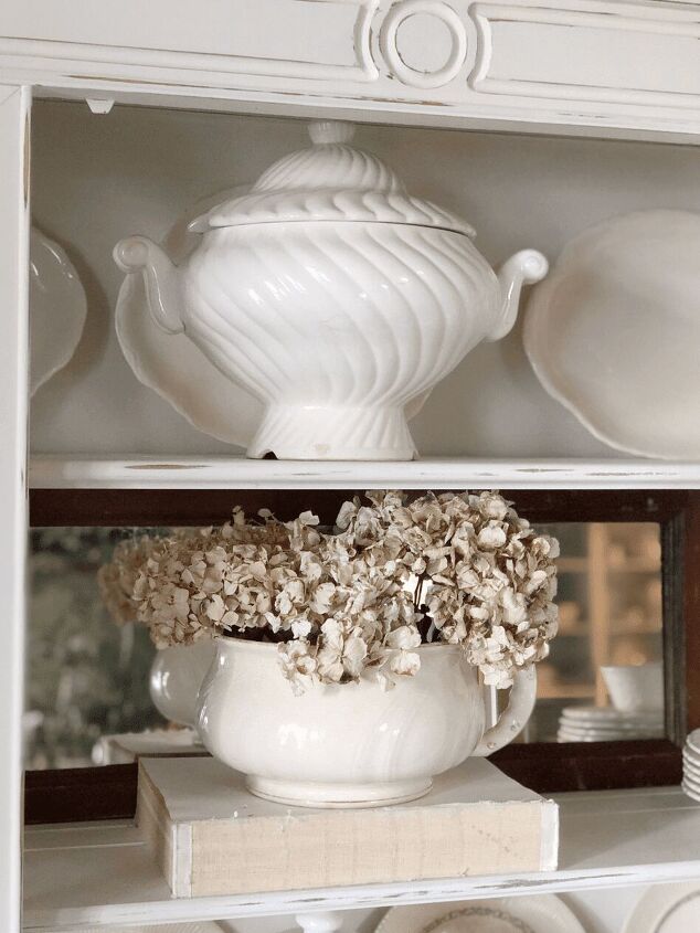 11 Ways To Decorate With Dried Hydrangeas For Fall | Redesign