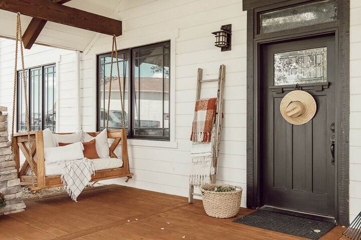 I Love How People Are Decorating Their Porches For Fall This Year ...