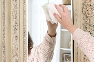 Wreath on a mirror? Yes—here's the trick