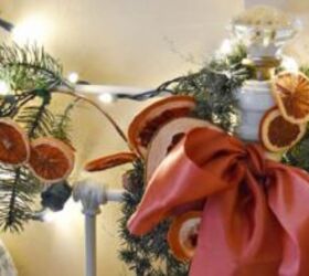 She went full vintage with her Christmas bedroom—and wow