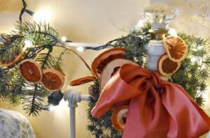 She went full vintage with her Christmas bedroom—and wow