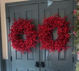 How she styled her living room and kitchen with berries, stars, and big festive drama