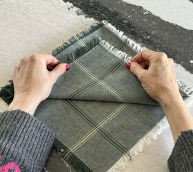 Christmas is over, but we're still in love with this adorable napkin fold