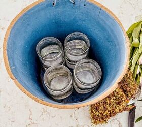 She put 4 mason jars in a bucket for this beautiful spring decor hack