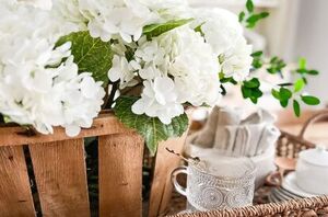The simple kitchen table centerpiece formula that always looks beautiful