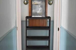 The small shelf styling trick that makes a home feel like spring