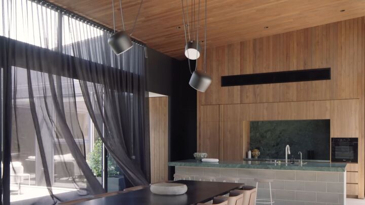 How Coastal Courtyard Design Creates the Ultimate Seaside Sanctuary ...