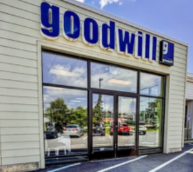 She found these at a New England Goodwill—now her summer decor is stunning