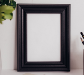 The 5-minute way to reuse your picture frames for totally new Christmas decorations