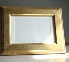 We love what she put inside of her empty picture frame (great for guests!)