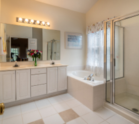 10 things designers recommend removing from your bathroom to make it look TEN times better