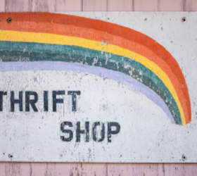 What experienced gardeners always pick up at secondhand sales — and how they use them outside